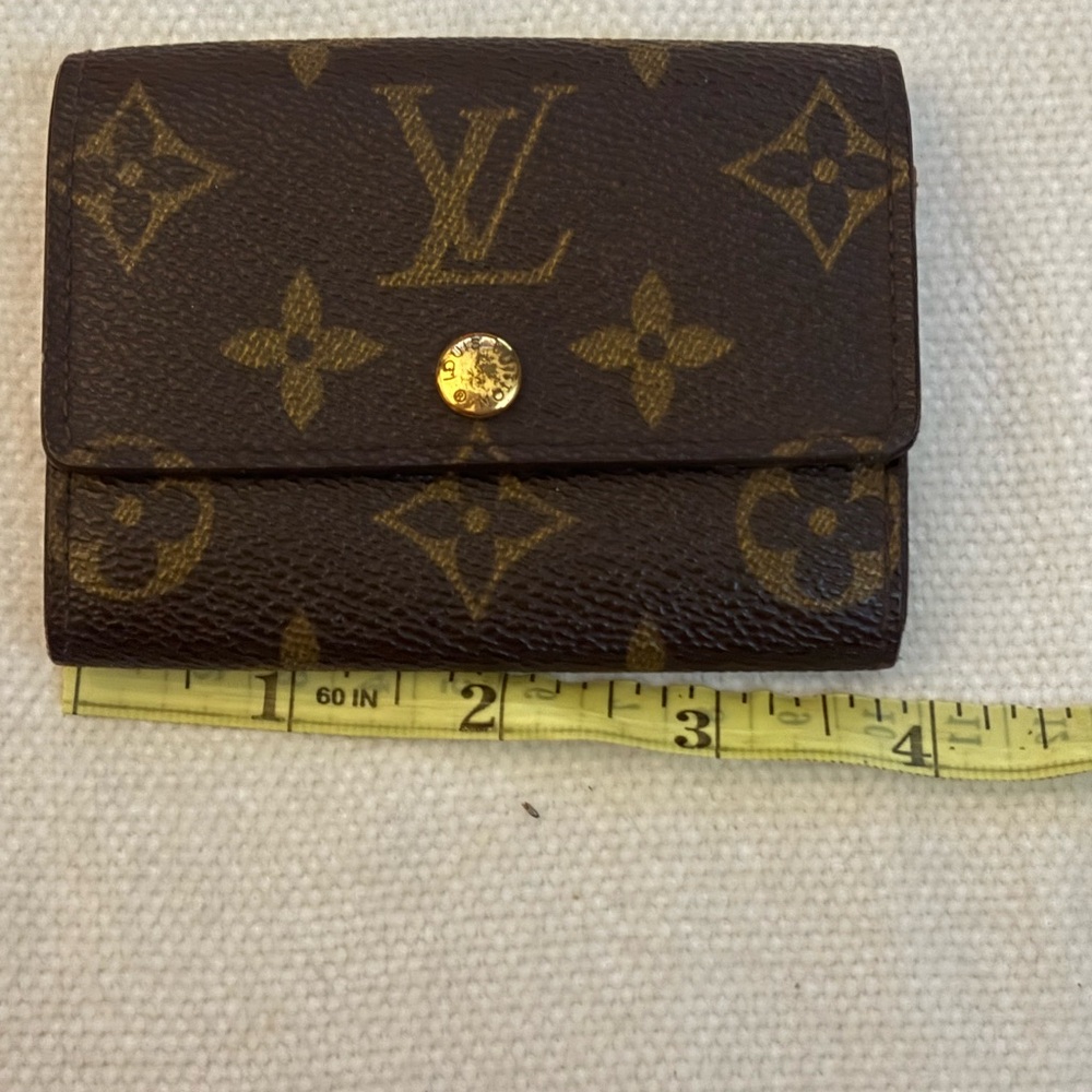 🚨SOLD🚨Vintage Louis Vuitton card holder - Picture 3 of 8